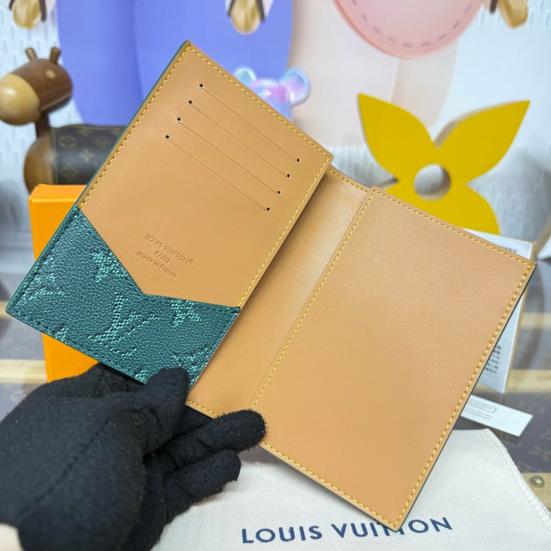 Louis Vuitton Monogram Canvas Bifold Wallet