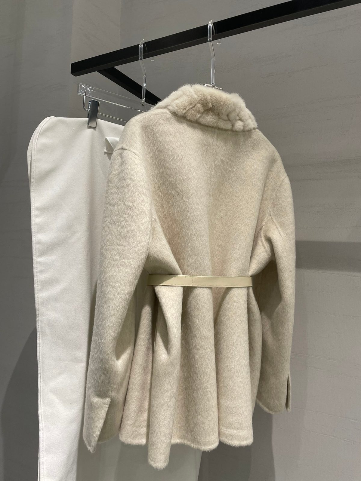 Luxury Cream Wool Cardigan with Fur Collar
