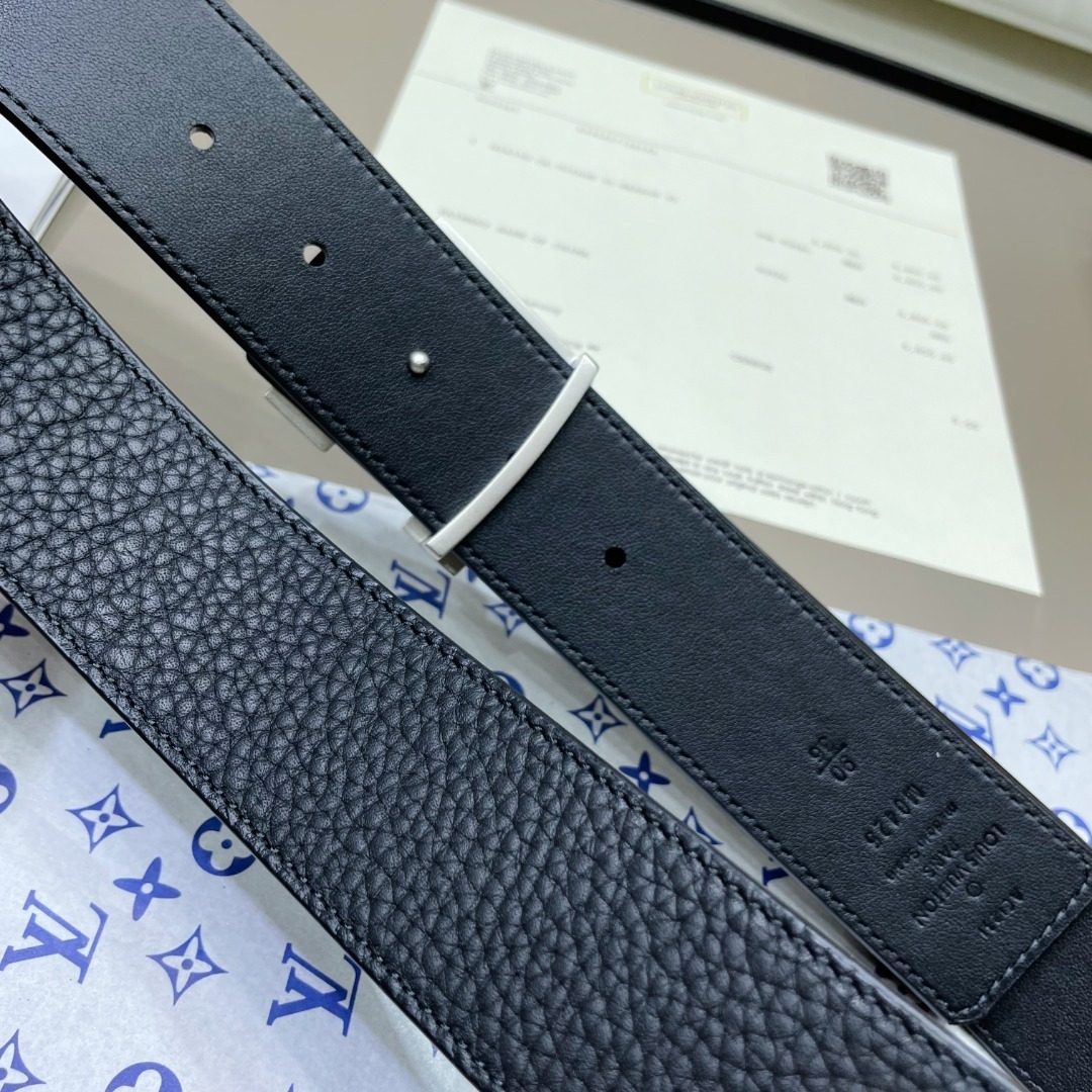 Louis Vuitton LV Initiales Leather Belt