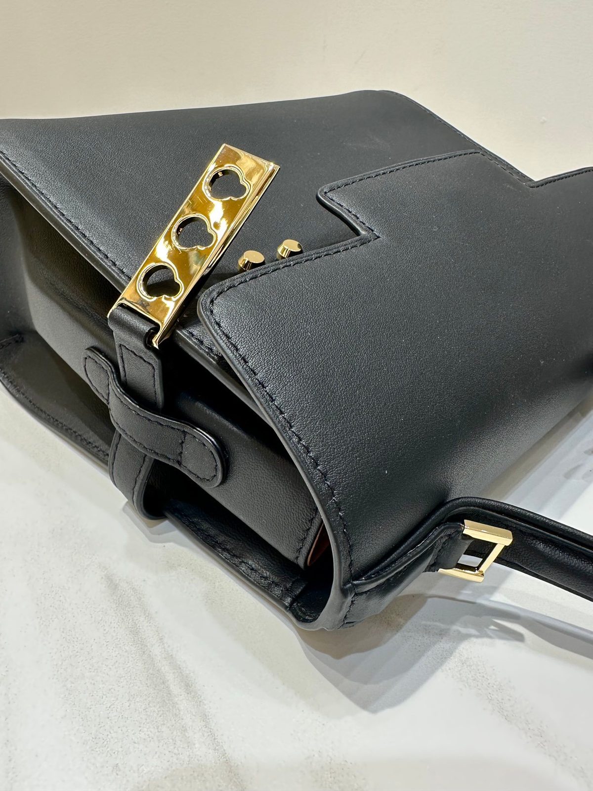 De Lvalux Black Leather Shoulder Bag